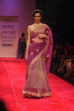 Model walk the ramp for Bhairavi Jaikishan show at Lakme Fashion Week Day 4 on 6th Aug 2012 (29681106).JPG
